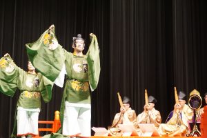豊山雅楽会の舞踊と演奏