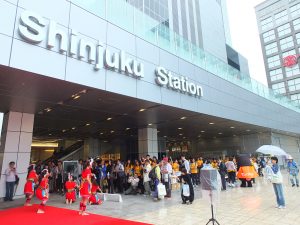 JR 新宿駅 Suica のペンギン広場(新南改札前広場)で台湾観光PR