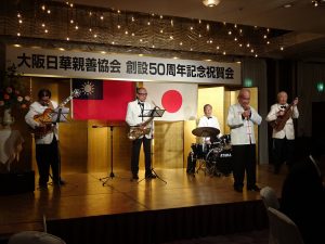 知名料理人程一彥(右2)率爵士樂團為晚會助陣