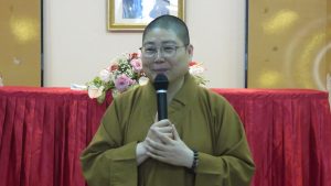 永固法師以佛法滿人間為題進行演講