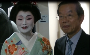 左 謝長廷代表與朱夫人合照