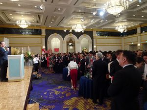 大阪府議會議長今井豐帶領全場乾杯