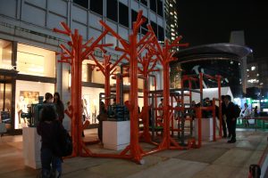 蔡昆霖為六本木藝術夜量身打造的作品《Ｔｈｅ　Ｓｏｕｎｄ　ｏｆ　Ｒｏｐｐｏｎｇｉ》就放在六本木最熱鬧的街道上