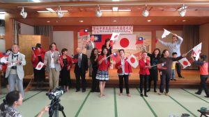 山梨僑會幹部與郭仲熙副代表合唱中華民國頌