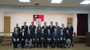 僑務委員長吳新興與橫濱華僑總會理監事舉行座談