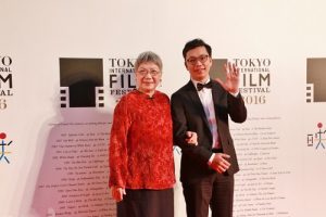 台灣電影《四十年》導演侯季然(右)與監製陶曉清一起走東京影展紅毯