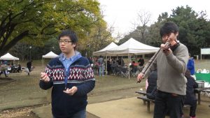 華僑小朋友表演魔術跟小提琴 毫不怯場