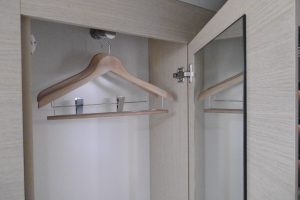 客室內附衣櫃