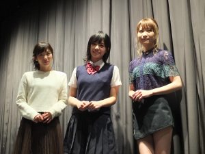 舞台挨拶にて。左からほのか、ビビアン・ソン、May'n