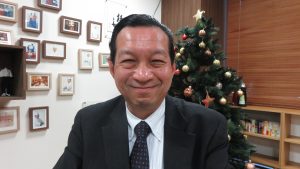 事務局長簡憲幸正收集灣生在台灣生活照片等留下歷史紀錄