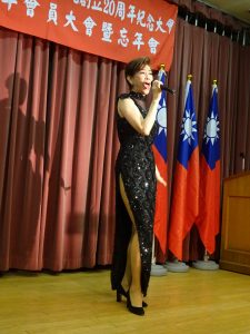 旅日歌手侯麗文帶來動感歌舞