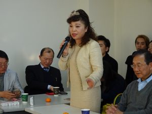 榮譽會長謝美香歡迎千葉台灣商會來訪,盼各地商會加強商機交流,一同擦亮日本台商的招牌。