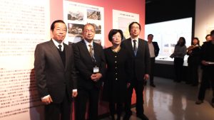 左から台北駐日経済文化代表処の謝長廷代表、国立歴史民俗博物館の久留島浩館長、国立台湾歴史博物館の王長華館長、国立歴史民俗博物館研究系の荒川章二教授