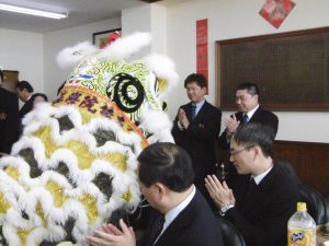 醒獅團至各會所跟鄉親拜年