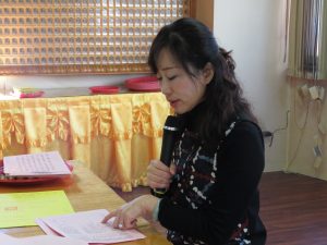 連代表向神明稟報點燈名單