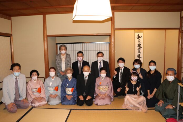 茶室集合写真(マスク有)