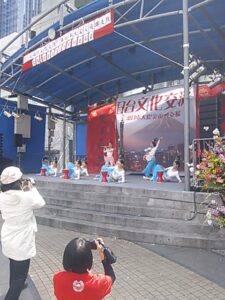 ステージでの踊り ステージでの踊り
