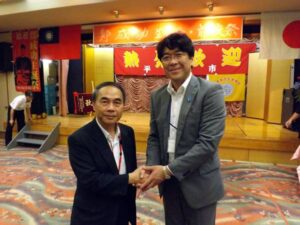 亜東関係協会秘書長・黄明朗氏(左)と平戸市長・黒田成彦氏(右) 亜東関係協会秘書長・黄明朗氏(左)と平戸市長・黒田成彦氏(右)