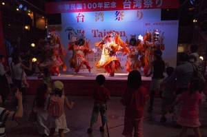 子供たちも一緒になって踊った