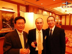 右起國際電信分公司企業客戶處副處長周宗邰、台北駐日經濟文化代表處副代表余吉政、中華電信日本株式會社社長魏錫鈴