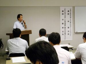 台湾食品市場セミナーで開催の挨拶をした鹿屋市産業振興課の四元課長