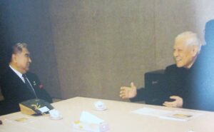 李登輝元総統と談笑する岩原さん