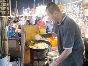 人気店は夜市を掛け持ちする