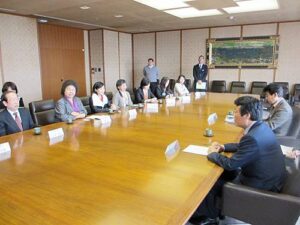 福岡県庁での表敬訪問 福岡県庁での表敬訪問