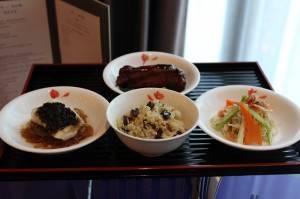 台北W 飯店全球第一家中餐廳「紫艷」合作,為華航旅客量身訂做「時尚空中饗宴」第一季菜色