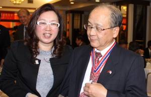 洪勝信会長と弊社社主(銭妙玲)