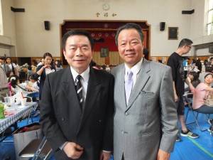 僑務組組長趙雲華（右）和台灣同鄉會會長蘇成宗（左）皆受邀出席東京中華學校迎新園遊會