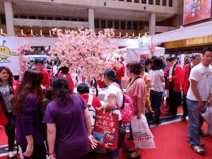 福島県のブースにも多くの来場者が集まった