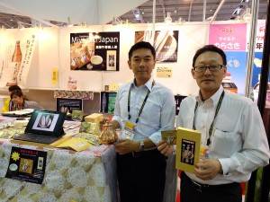 台湾福茶市島宗さん（左）と、浪漫Food's 金子幸博さん