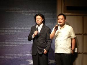 台北演奏家聯盟音樂總監周恭平（左）致詞