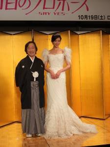 台灣名模林志玲和日本資深演員武田鐵矢,一同出席電影版《101次求婚》的記者會