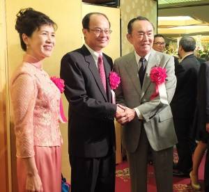 駐日代表沈斯淳伉儷與日華議員懇談會會長平沼赳夫（右１）合影