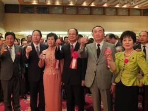 賓客舉杯祝賀中華民國建國１０２年