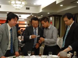 駐大阪辦事處副處長謝文發與僑青交流