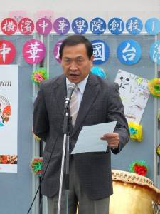橫濱中華學院校長馮彥國表示該校近年來因辦校成績顯著,學生人數有顯著增加