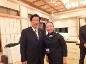 嘉義縣縣長張花冠與靜岡縣知事川勝平太於歡迎晚宴中合影