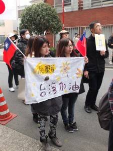 透過網路關心相關事件發展的情況，目前在日本工作的賴小姐和Ｃａｎｄｙ，希望在日本也能為台灣發聲