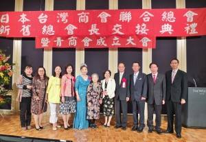 第2屆總會長與副總會長、幹部們與來賓合影