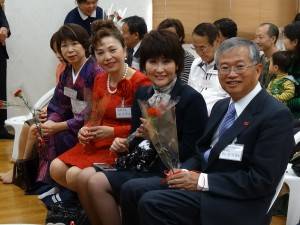 右起駐大阪辦事處處長蔡明耀、東大阪市議員野田彰子、僑務委員謝美香、大阪台灣同鄉會副會長洪麗華