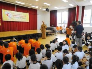 慧禮法師勉勵同學們放眼世界
