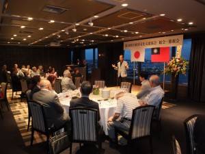 應邀出席的神奈川縣議員小島健一致詞