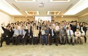 記念撮影(写真提供：はなそう基金)
