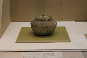 重要文化財の三彩有蓋壺