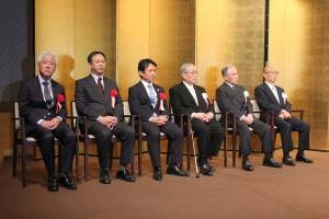 左から映画監督の根岸吉太郎氏、台北駐日経済文化代表処・徐瑞湖副代表、森ビル株式会社取締役常務執行委員・河野雄一郎氏、関西棋院・中川和雄氏、日本棋院・大竹英雄氏、産経新聞社・清原武彦会長