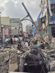被害をうけた高雄の市街地(写真提供:中央社)
