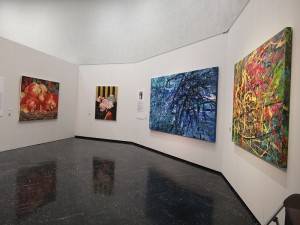 台灣美術院展展出包括油畫、水墨畫和設計畫等各領域的美術作品